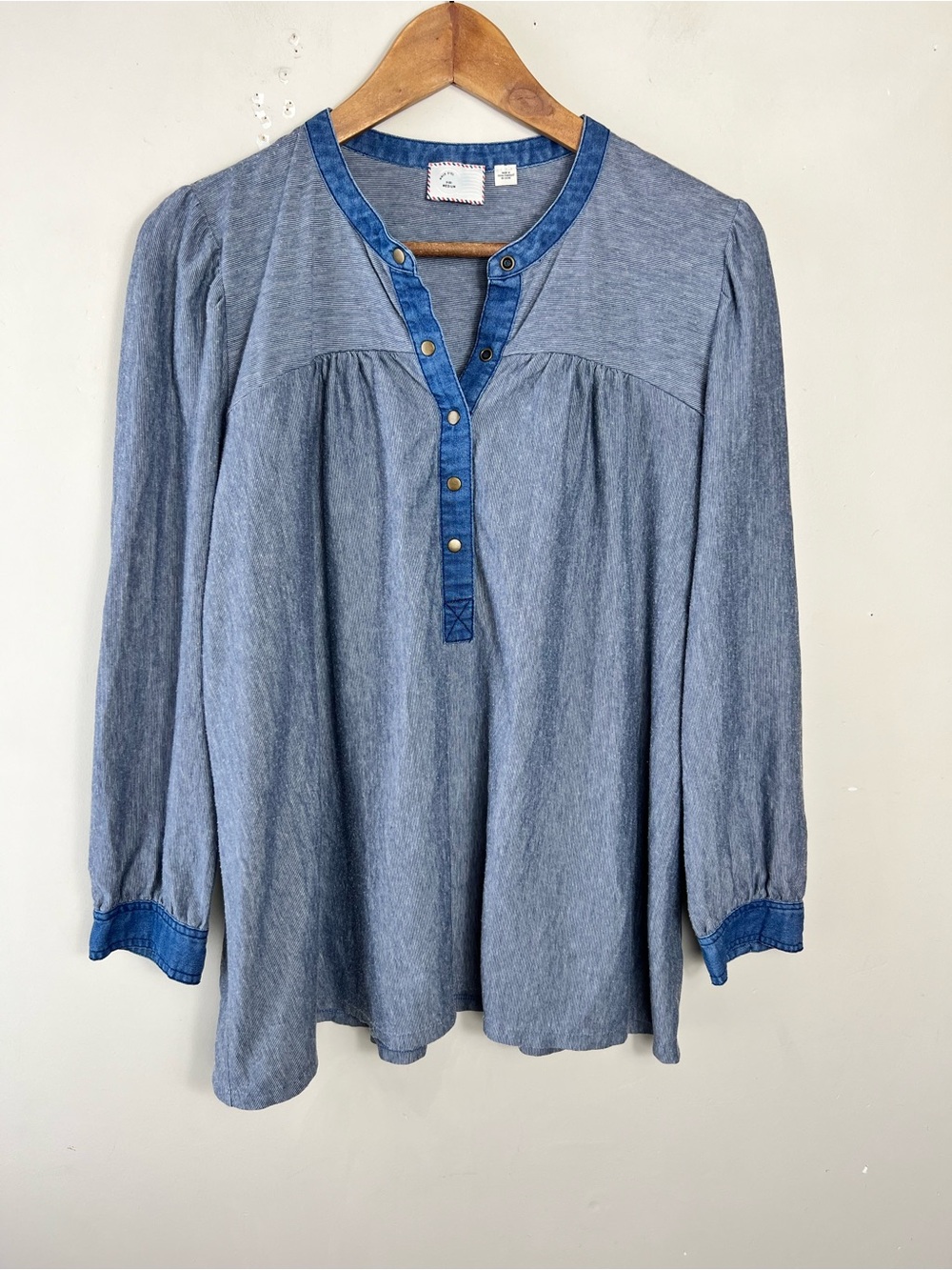 Anthropologie Postmark chambray henley top Size Medium Cotton Blend Flowy Blue